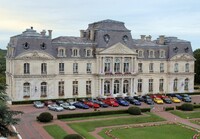 Photo générale devant le Château d’Artigny
