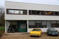AG - Devant la Villa Savoye à Poissy